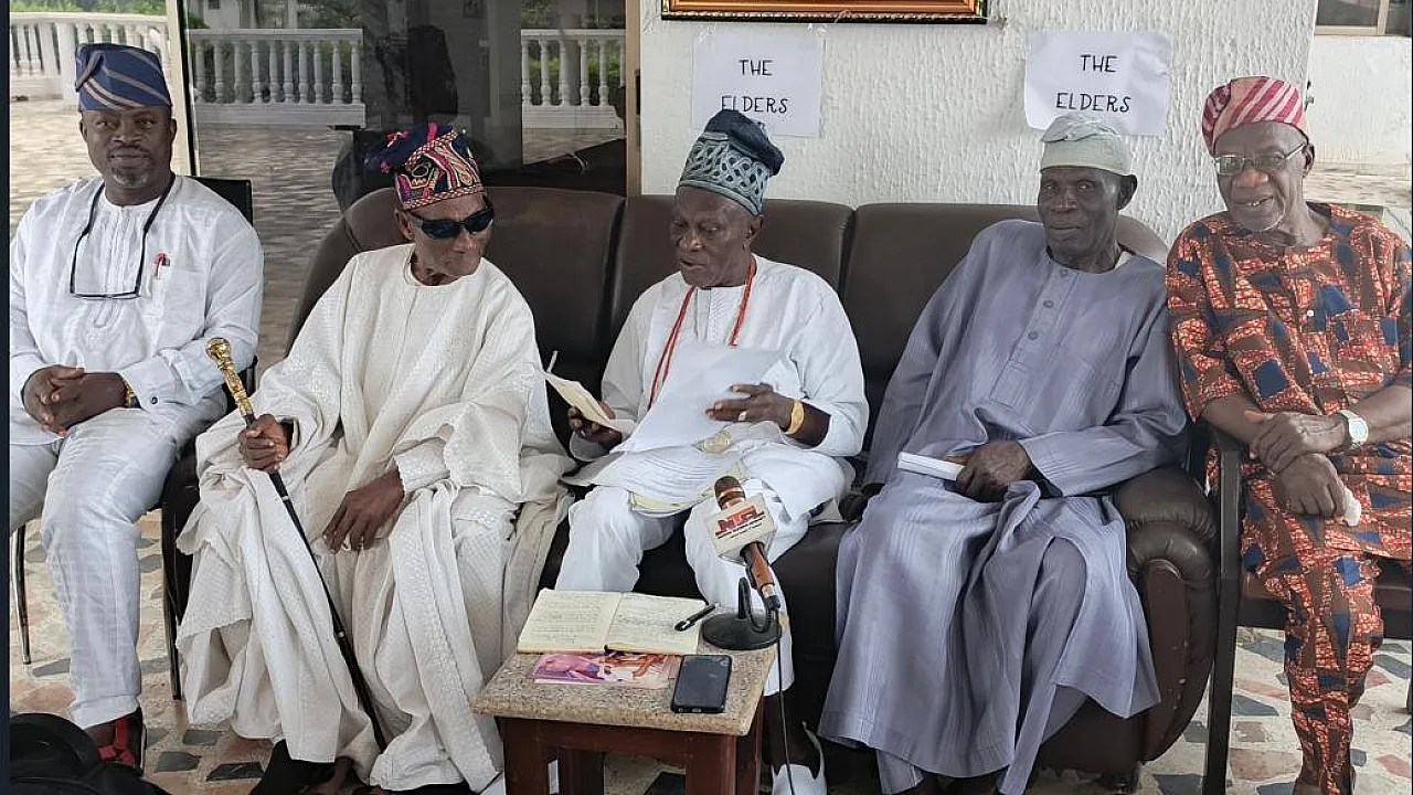 Awujale Succession Crisis Deepens as Fusengbuwa Leaders Sue 12 Family Members, Demand ₦1bn